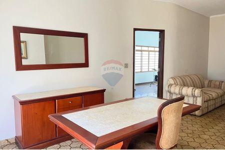 9_photo/94b9bed59f.8d2ef5eddb15fda8-ATLAS-38a74f2f-56d0-4360-bee6-05c2ea25614b.jpg de casa à venda com 3 quartos, 175m² em Subsetor Sul - 3 (S-3), Ribeirão Preto