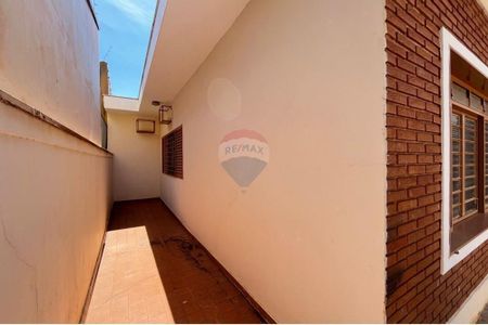 10_photo/94b9bed855.59b9fa3339c8dcb8-ATLAS-7984180e-a176-4dca-8c45-034cd2cd956a.jpg de casa à venda com 3 quartos, 175m² em Jardim Sao Luiz, Ribeirão Preto