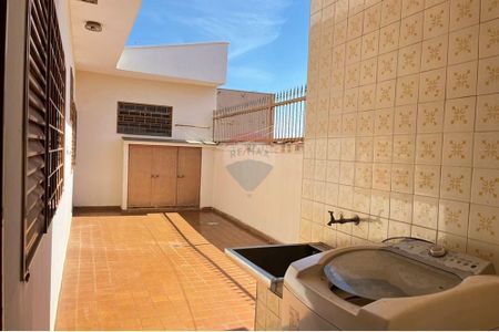 31_photo/94b9bed855.59b9fa3339c8dcb8-ATLAS-886b36e9-9e41-4ff3-8944-979714a1f5ee.jpg de casa à venda com 3 quartos, 175m² em Jardim Sao Luiz, Ribeirão Preto