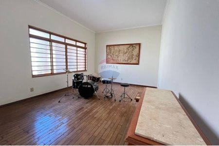 14_photo/94b9bed855.59b9fa3339c8dcb8-ATLAS-8d6521fe-111a-4e75-936f-266fa358da9b.jpg de casa à venda com 3 quartos, 175m² em Jardim Sao Luiz, Ribeirão Preto