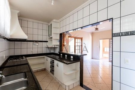 23_photo/94b9bed9df.fd4e69175d3a2864-ATLAS-1ce49225-b310-4149-82ae-96d1ae70fab7.jpg de casa para alugar com 4 quartos, 215m² em Jardim Sao Luiz, Ribeirão Preto