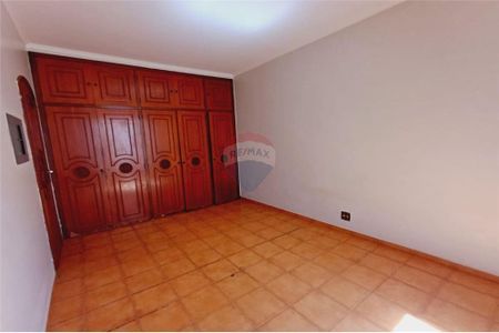 30_photo/94b9beddd5.40111f7ca587124c-ATLAS-d7000e99-d129-4111-a672-e90a29541f3b.jpg de casa à venda com 4 quartos, 237m² em Jardim Sumare, Ribeirão Preto
