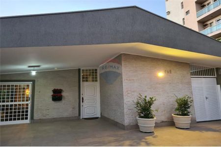 2_photo/94b9beee61.833a42e394c467a8-ATLAS-f74c1d9e-6d3a-4fad-93b0-2536f3eea137.jpg de casa para alugar com 3 quartos, 131m² em Jardim Sumare, Ribeirão Preto