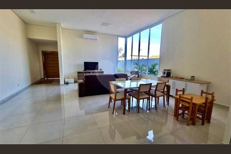 4_photo/94b9befc77.84d273d2e1abbbdc-ATLAS-f94c3813-40fe-407f-81e5-7a43d80252a4.jpg de casa à venda com 3 quartos, 279m² em Centro, Ribeirão Preto
