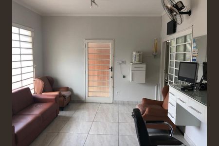 6_photo/94b9befdcd.e1cdcff0bb6ea4a7-ATLAS-cf84d657-9b6a-4311-8418-0ba2646f76ea.jpg de casa à venda com 4 quartos, 214m² em Centro, Ribeirão Preto