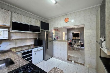 6_photo/94b9bf1899.f1ebba836060b494-ATLAS-bbbf8689-e0f7-48df-825d-bc313a29f57f.jpg de casa à venda com 4 quartos, 211m² em Jardim Macedo, Ribeirão Preto