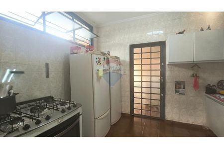 11_photo/94b9bf2249.3913879a8cf012ea-ATLAS-1b4a8098-cccd-41f7-a620-7bee691d8b5a.jpg de casa à venda com 3 quartos, 229m² em Jardim Macedo, Ribeirão Preto