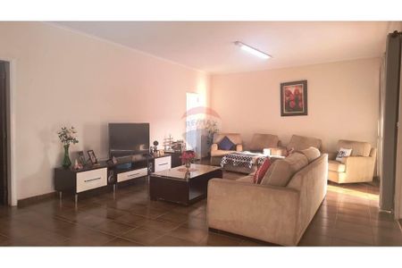 19_photo/94b9bf2249.3913879a8cf012ea-ATLAS-b26e874a-15d2-4d18-9fb3-4bf41e3bd285.jpg de casa à venda com 3 quartos, 229m² em Jardim Macedo, Ribeirão Preto