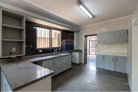 11_photo/94b9bf2279.5201f2b37237fe26-ATLAS-2ff5a74a-81a5-4a6b-a01e-08f532088e32.jpg de casa à venda com 5 quartos, 421m² em Jardim Macedo, Ribeirão Preto