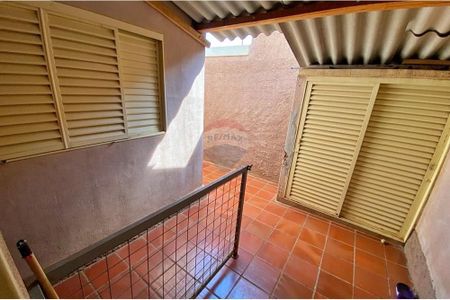 2_photo/94b9bf3bdd.d505c9d9834fda44-ATLAS-08490946-d6d2-4afb-8041-d5c3647ff320.jpg de casa à venda com 3 quartos, 149m² em Jardim Castelo Branco, Ribeirão Preto