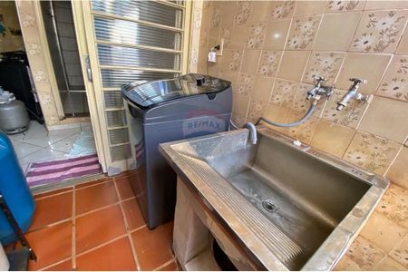 8_photo/94b9bf3bdd.d505c9d9834fda44-ATLAS-2f5e70ce-0276-4508-9a6d-d2d6afaa005b.jpg de casa à venda com 3 quartos, 149m² em Jardim Castelo Branco, Ribeirão Preto