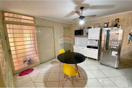 13_photo/94b9bf3bdd.d505c9d9834fda44-ATLAS-4e393d16-6491-4e0e-b578-541338221bd5.jpg de casa à venda com 3 quartos, 149m² em Jardim Castelo Branco, Ribeirão Preto