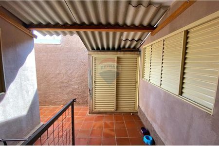 18_photo/94b9bf3bdd.d505c9d9834fda44-ATLAS-e0984bfd-4dec-40c7-a373-8a90ac7a10cb.jpg de casa à venda com 3 quartos, 149m² em Jardim Castelo Branco, Ribeirão Preto