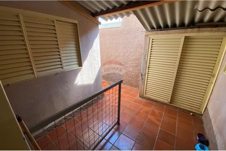 43_photo/94b9bf3bdd.d505c9d9834fda44-ATLAS-e33d91f5-4be0-476d-8ded-b38d7fba99b7.jpg de casa à venda com 3 quartos, 149m² em Jardim Castelo Branco, Ribeirão Preto