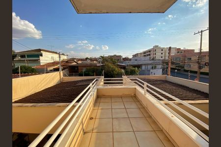 34_photo/94b9bf410b.07c5e9f7353d34ff-ATLAS-d375605e-bfca-42b3-9158-ebfd0e3fc2d5.jpg de casa à venda com 4 quartos, 321m² em Parque dos Bandeirantes, Ribeirão Preto