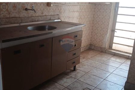 3_photo/94b9bf48c3.d064f87ba2f4a60c-ATLAS-10c542ec-be29-43ba-a17d-fa0232bcd1f1.jpg de casa à venda com 2 quartos, 88m² em Presidente Medici, Ribeirão Preto