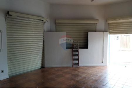 10_photo/94b9bf4901.58dbba0947eec603-ATLAS-4eec8cf1-f761-4ad0-8a33-14a42f720351.jpg de casa à venda com 2 quartos, 129m² em Presidente Medici, Ribeirão Preto