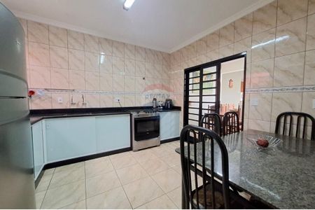 33_photo/94b9bf4d5b.4e221277b30b404d-ATLAS-1869676f-728e-4956-b774-5dfb2568b4e8.jpg de casa à venda com 3 quartos, 211m² em Ribeirânia, Ribeirão Preto