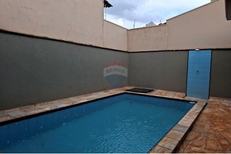 5_photo/94b9bf4d5b.4e221277b30b404d-ATLAS-29bf7107-d308-4578-bc6c-381fbfd61da2.jpg de casa à venda com 3 quartos, 211m² em Ribeirânia, Ribeirão Preto