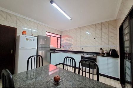 32_photo/94b9bf4d5b.4e221277b30b404d-ATLAS-b2df6199-01a0-47e5-a35a-fb4b7e29cbea.jpg de casa à venda com 3 quartos, 211m² em Ribeirânia, Ribeirão Preto