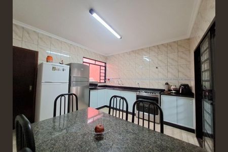 21_photo/94b9bf4d5b.da0ee4c0701328bc-ATLAS-824193a8-e2fc-492f-ba3f-39a61469c8a8.jpg de casa à venda com 3 quartos, 211m² em Ribeirânia, Ribeirão Preto