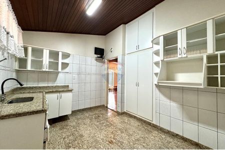 50_photo/94b9bf565b.07fdfab894ea54a7-ATLAS-14a69152-637b-4473-b3d0-a64c9b5708e2.jpg de casa à venda com 4 quartos, 220m² em Parque Industrial Lagoinha, Ribeirão Preto