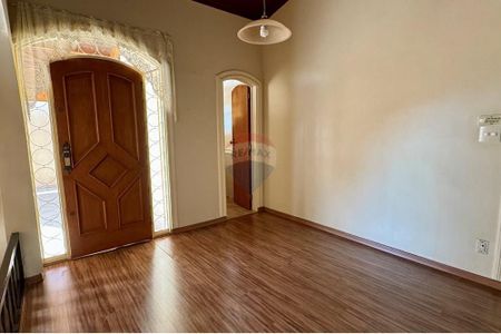 15_photo/94b9bf565b.07fdfab894ea54a7-ATLAS-93d9532f-852a-4adc-843f-3a85cd4e5c2b.jpg de casa à venda com 4 quartos, 220m² em Parque Industrial Lagoinha, Ribeirão Preto