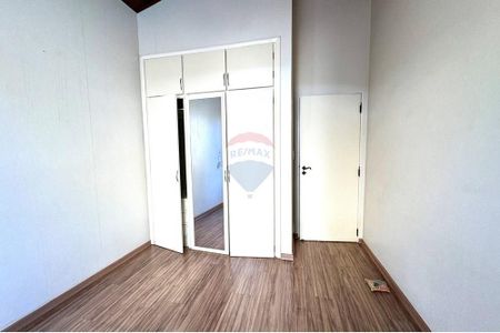 33_photo/94b9bf565b.07fdfab894ea54a7-ATLAS-aaf507d9-0296-40d5-a2f7-b1eeb07e4e16.jpg de casa à venda com 4 quartos, 220m² em Parque Industrial Lagoinha, Ribeirão Preto