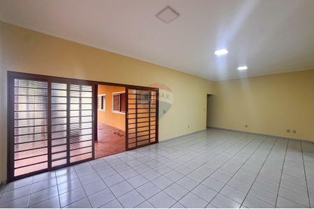 5_photo/94b9bf57f5.1e9d1ba85beb8478-ATLAS-92b37fb8-9619-47b6-8f0c-f435d098cffd.jpg de casa para alugar com 4 quartos, 207m² em Parque Industrial Lagoinha, Ribeirão Preto