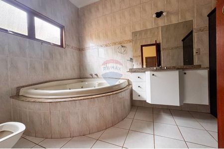 19_photo/94b9bf57f5.1e9d1ba85beb8478-ATLAS-d5817390-fea5-4478-b413-d87518c164da.jpg de casa para alugar com 4 quartos, 207m² em Parque Industrial Lagoinha, Ribeirão Preto