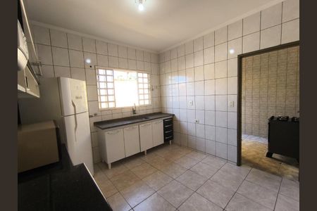 10_photo/94b9bf6025.1f6bf9a37be8dc1f-ATLAS-9b6b2667-a1b3-4b62-9291-81bdfa7a3ddf.jpg de casa à venda com 3 quartos, 130m² em Residencial e Comercial Palmares, Ribeirão Preto