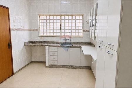 11_photo/94b9bf60c7.1c5ee5b12bdcf8f7-ATLAS-be33fe79-1f8d-49cf-afec-d2fc918b62b8.jpg de casa à venda com 4 quartos, 217m² em Residencial e Comercial Palmares, Ribeirão Preto