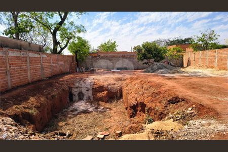 27_photo/94b9c0920f.8d9cef390fbeacf5-ATLAS-e03704af-1260-4034-991d-2f035306dca9.jpg de casa à venda com 3 quartos, 255m² em Jardim Ouro Branco, Ribeirão Preto