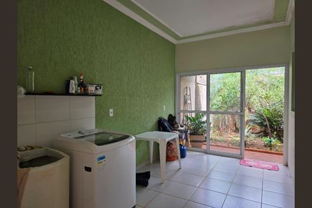 8_photo/94b9c09269.c93c1d73bcbc6b6f-ATLAS-86b76160-8c05-44fa-8f7e-79d5b88d5094.jpg de casa à venda com 3 quartos, 207m² em Parque Residencial Candido Portinari, Ribeirão Preto