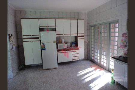 3_photo/94b9c092e3.3990c76eab0386ce-ATLAS-d45e483d-c3ca-44eb-8daa-7e18034a2843.jpg de casa à venda com 4 quartos, 264m² em Pq Res C Portinari, Ribeirão Preto