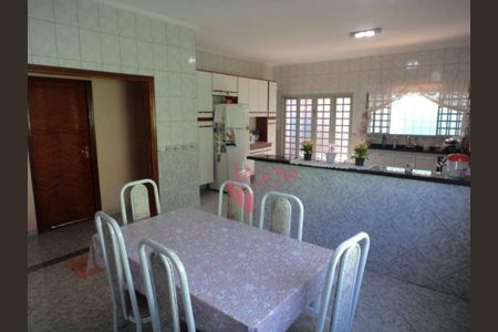 3_photo/94b9c092e3.3990c76eab0386ce-ATLAS-ee6328c5-e751-4d66-9419-e3e20a72688a.jpg de casa à venda com 4 quartos, 264m² em Pq Res C Portinari, Ribeirão Preto