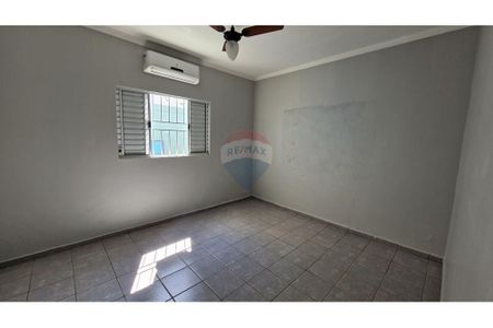 18_photo/94b9c0e0e7.cce03887c7d72c1f-ATLAS-e242f0b6-2a93-4ba3-848a-0b228eec9e29.jpg de casa à venda com 1 quarto, 82m² em Parque dos Flamboyans, Ribeirão Preto