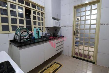 2_photo/94b9c0ebef.aa1b54600165c0b1-ATLAS-0122dac4-330c-440d-9228-d693796aa7f8.jpg de casa à venda com 3 quartos, 260m² em Pq Res C Portinari, Ribeirão Preto