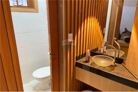 13_photo/94b9c73b2f.e2451d589f4ca2b2-ATLAS-25e10465-18c8-47b0-b6f1-60f0905936df.jpg de casa à venda com 4 quartos, 166m² em Parque dos Lagos, Ribeirão Preto