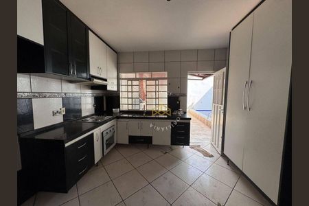 4_photo/94c8b738c5.b6e0c9d4ecc13315-ATLAS-382663e7-c3c7-41a1-99ea-4b24e610f363.jpg de casa à venda com 2 quartos, 210m² em Conjunto Habitacional Parque da Floresta, Campinas