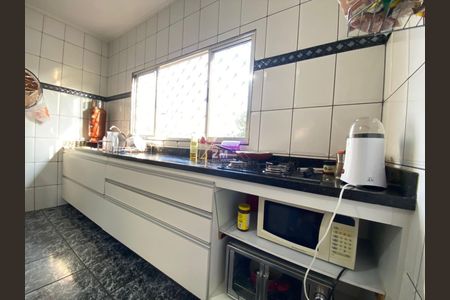 2_photo/94c8b86a73.cef17660cfa7d457-ATLAS-37ab2b87-8e63-438d-96e3-f96bd80ad4b5.jpg de casa à venda com 2 quartos, 280m² em Parque São Jorge, Campinas