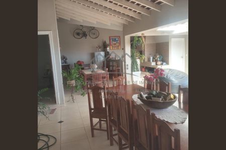 11_photo/94c8c12ee3.9f73e101bd22bb98-ATLAS-87c7faad-a042-484d-9305-883a17fd12a7.jpg de casa à venda com 3 quartos, 200m² em Vila Santa Isabel, Campinas