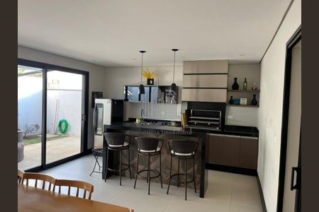 6_photo/94c8c433f3.4f48e483d4bcdc3b-ATLAS-658e6aaf-2447-4452-a89e-331e436ed0fc.jpg de casa de condomínio à venda com 3 quartos, 240m² em Parque Rural Fazenda Santa Cândida, Campinas