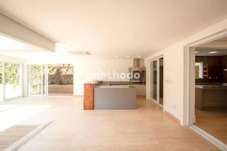 8_photo/94c8c5a0ed.6618d879b31b9a75-ATLAS-3dad15f5-aea1-45c5-a62b-4fb83e1aa66e.jpg de casa à venda com 4 quartos, 400m² em Campinas, Campinas