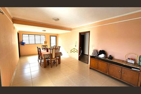 4_photo/94c8c5d4b7.b97e5155b655af4b-ATLAS-275284fa-1772-4ad5-b059-2cb29d76e1ca.jpg de casa à venda com 3 quartos, 308m² em Parque das Flores, Campinas