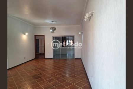 7_photo/94c8c60073.5394ed16f5de2f40-ATLAS-1e40454e-c6b6-40d7-8c3d-fa57a8be3af0.jpg de casa para alugar com 3 quartos, 203m² em Vila Itapura, Campinas