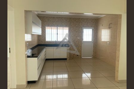 4_photo/94c8c96b21.2c445d7a253e7411-ATLAS-6045f7ae-0a93-499b-8ddf-8eff3042e292.jpg de casa à venda com 3 quartos, 180m² em Parque Residencial Carvalho de Moura, Campinas