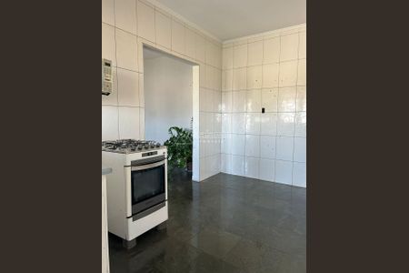 12_photo/94c8cee32b.1cf36469cc62d903-ATLAS-908cd8dc-14be-472c-89af-b6c2bc769965.jpg de casa à venda com 4 quartos, 200m² em Jardim São Fernando, Campinas