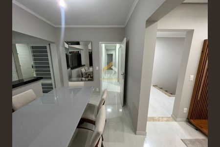 11_photo/94c8cef6b5.e9ab0f838c3a4a92-ATLAS-3acdb2ea-e470-4dfc-932a-565a4338db9f.jpg de casa à venda com 3 quartos, 240m² em Jardim New York, Campinas