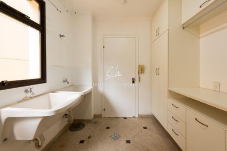 3_photo/94c8cf5239.4cea1a0b3f6bbd2f-ATLAS-17529d95-1acc-4ef5-a899-c8aa3a5e6981.jpg de apartamento para alugar com 4 quartos, 315m² em Cambuí, Campinas